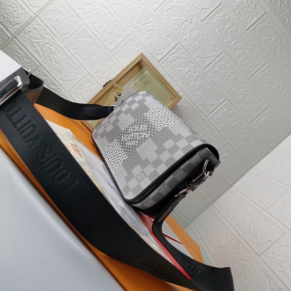 ルイヴィトンバッグ背面デザイン